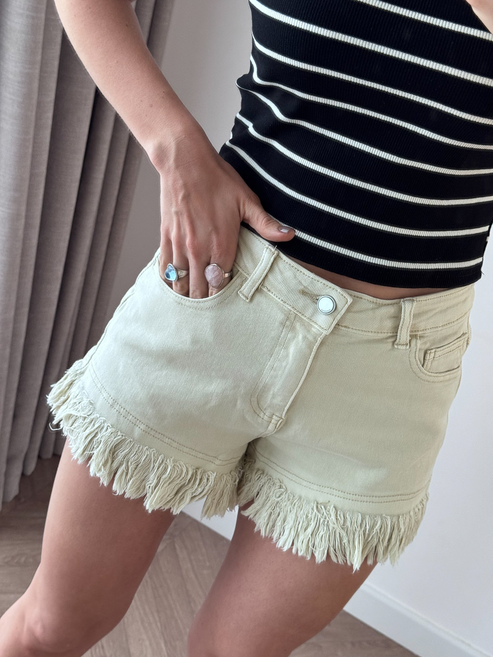 SPODENKI BEŻOWE DŻINSOWE POSTRZĘPIONE NEW YORK 2