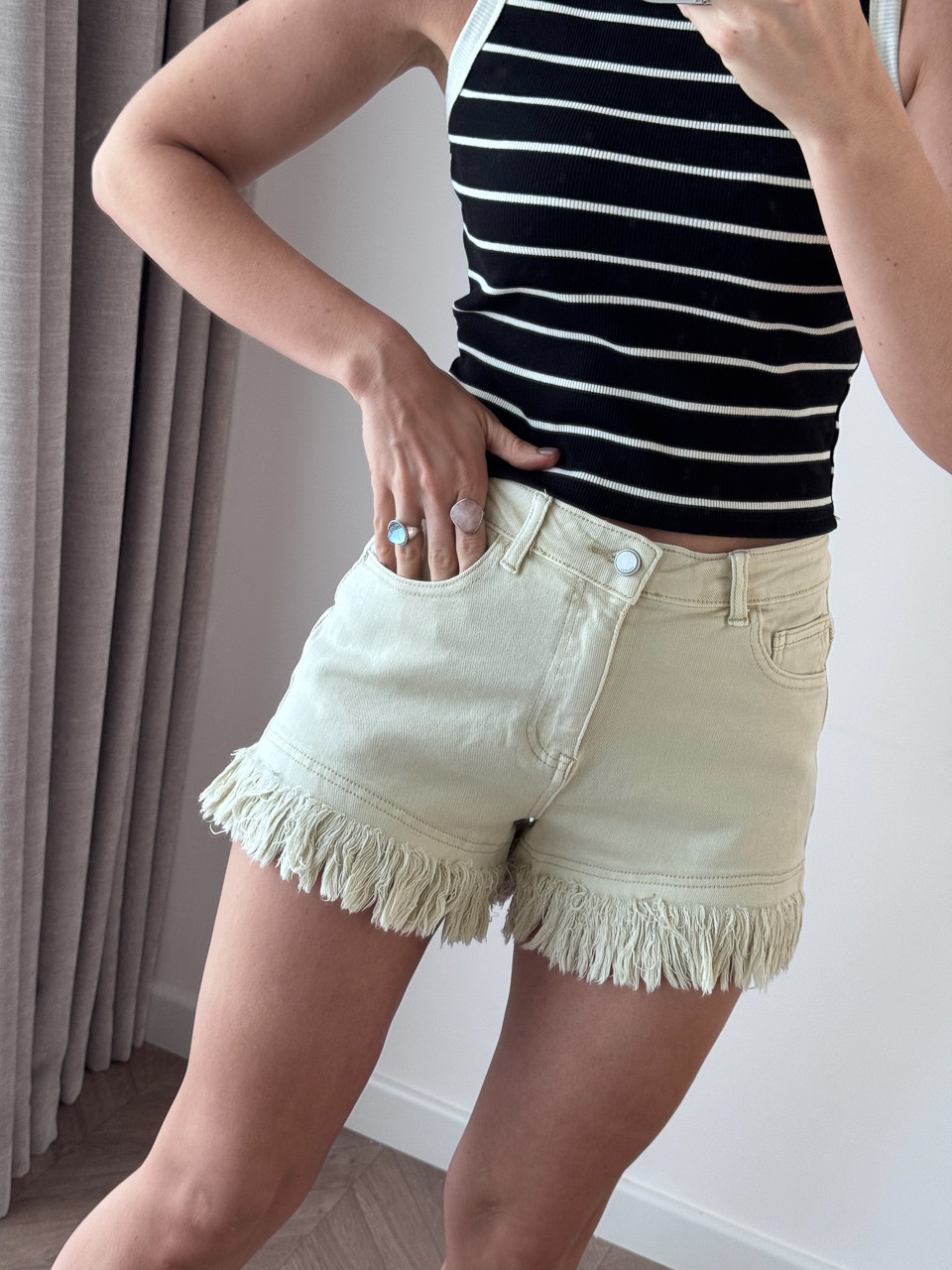 SPODENKI BEŻOWE DŻINSOWE POSTRZĘPIONE NEW YORK 4