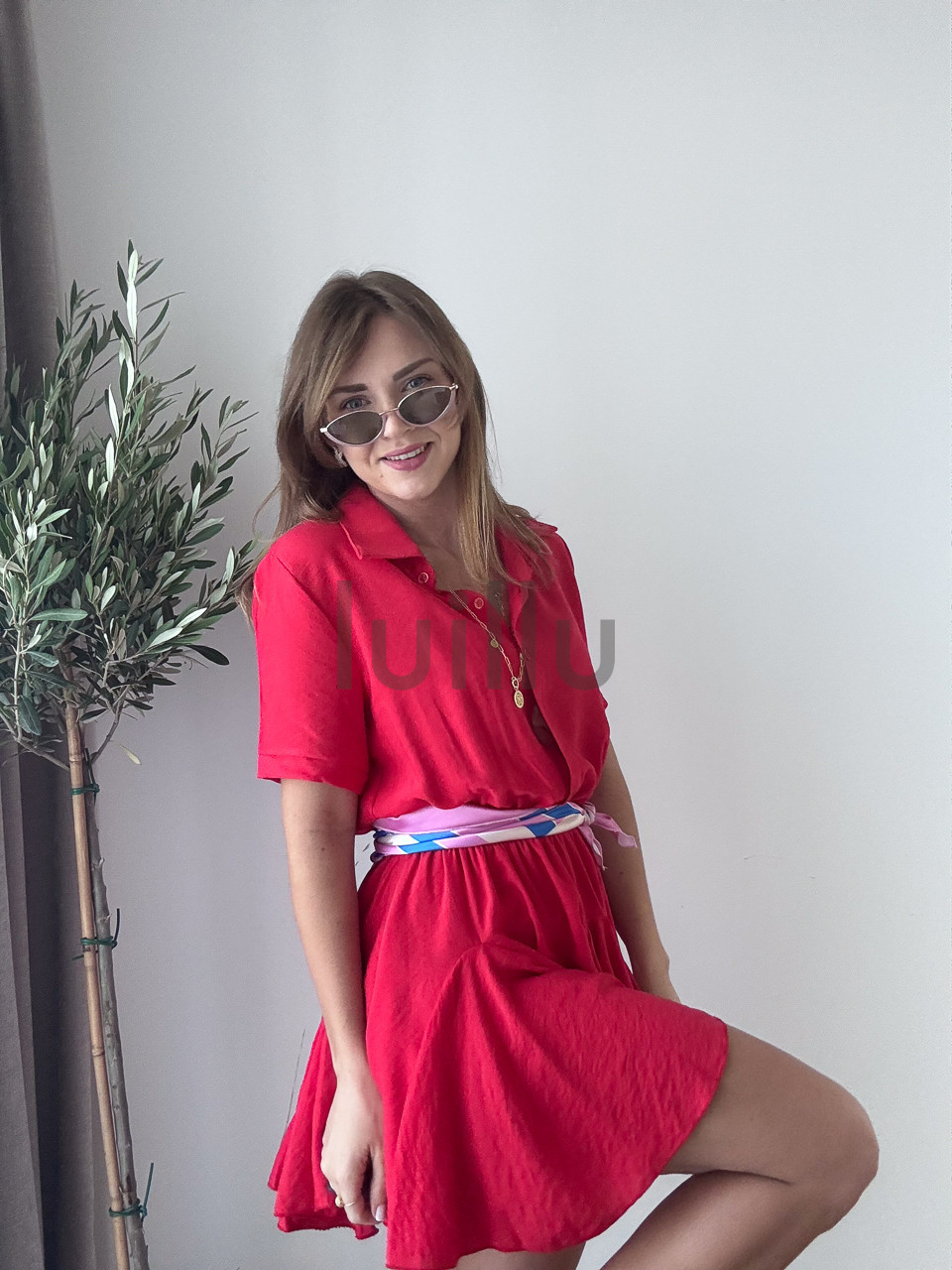 SUKIENKA MINI Z SZEROKIM DOŁEM ZAPINANA NA GUZIKI CZERWIEŃ ALESSANDRA 4