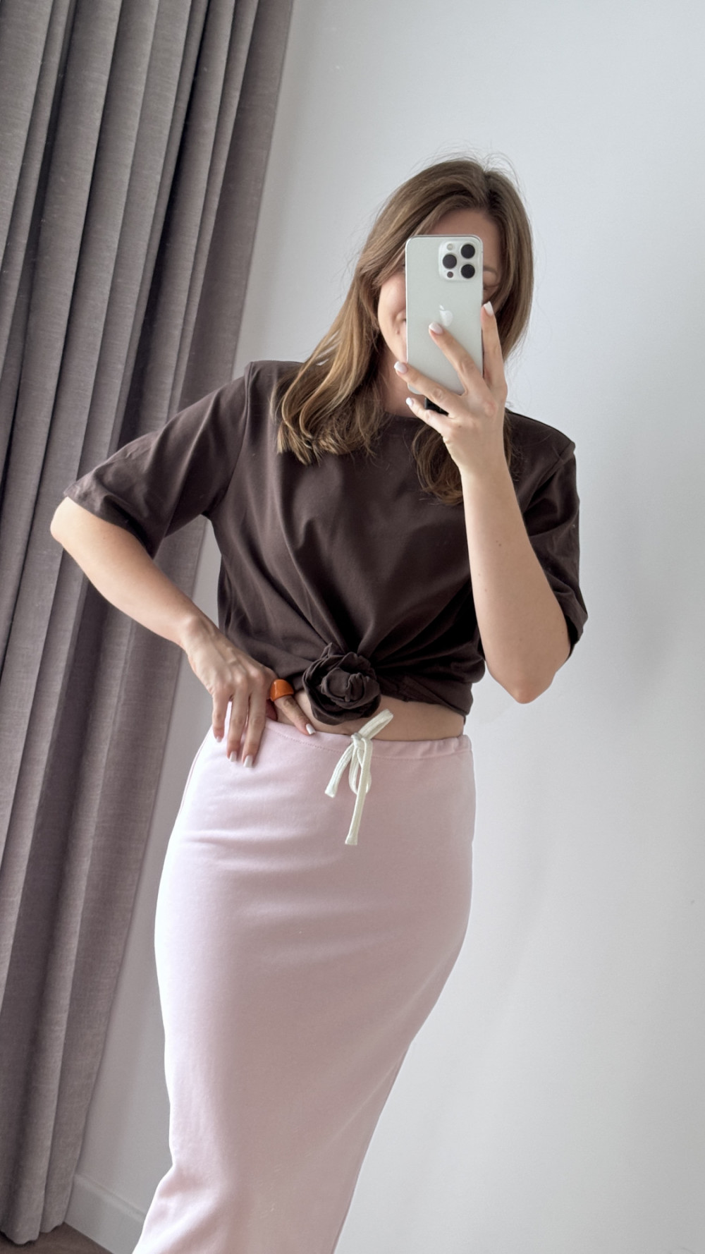 KOSZULKA BAWEŁNIANA Z RÓŻĄ I GUMKĄ DO WŁOSOW CZEKOLADA ROSALINA 5