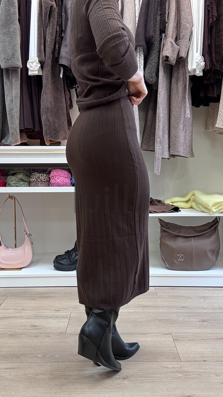 KOMPLET SWETERKOWY ZE SPÓDNICĄ CZEKOLADA 5