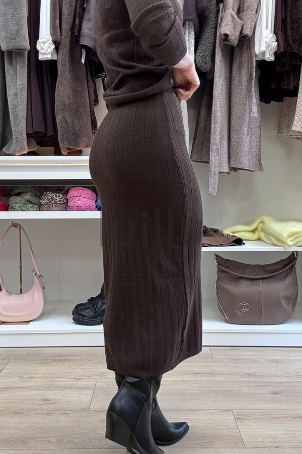 KOMPLET SWETERKOWY ZE SPÓDNICĄ CZEKOLADA 5